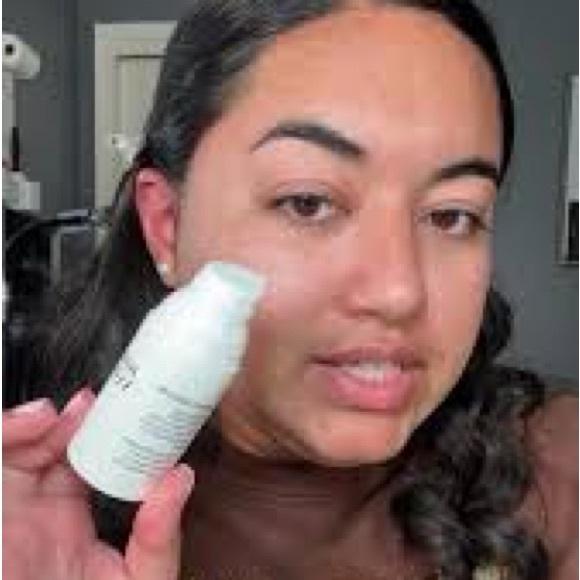 JOANNA VARGAS MAGIC SERUM
SOOTHING SERUM | 1 FL OZ / 30 ML - Picture 4 of 15